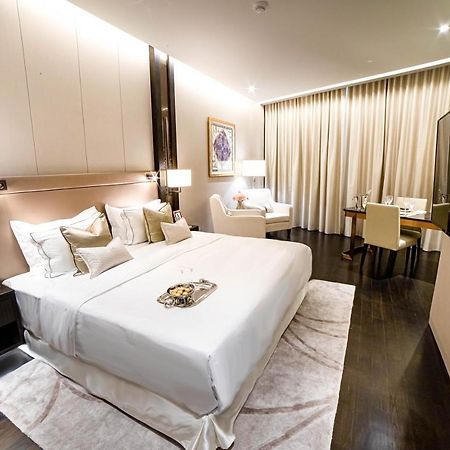 Ph Suites At Pavilion Bukit Bintang Kuala Lumpur Exterior foto A bedroom at the hotel