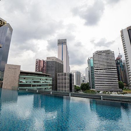 Ph Suites At Pavilion Bukit Bintang Kuala Lumpur Exterior foto The swimming pool at the 33rd floor of the hotel