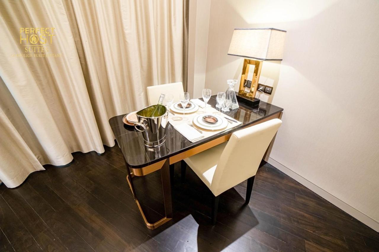 Ph Suites At Pavilion Bukit Bintang Kuala Lumpur Exterior foto A table in a hotel room
